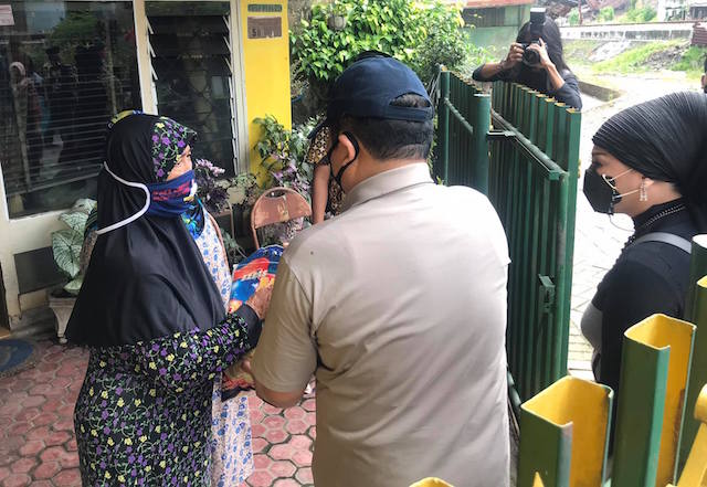 Bupati Jember Terpilih H Hendy Turun ke Warga Beri Bantuan 